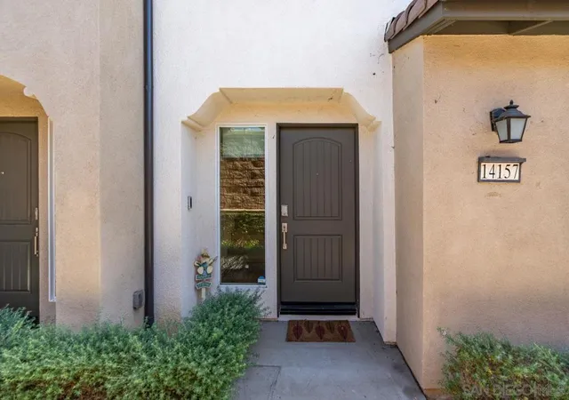 Listing Photo 4 - Condo for sale in building located at 14157 Olivia Ct, La Mirada, CA 90638