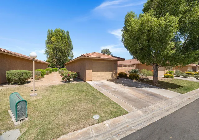 Listing Photo 4 - Condo for sale in building located at 49156 Garland St, Indio, CA 92201