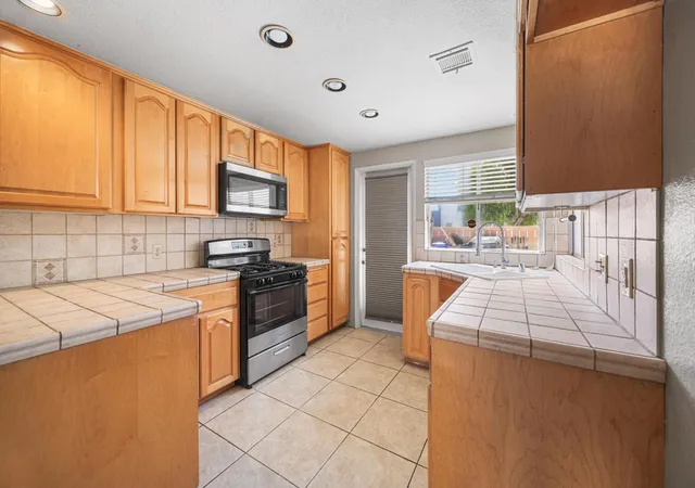 Listing Photo 5 - Condo for sale in building located at 49156 Garland St, Indio, CA 92201
