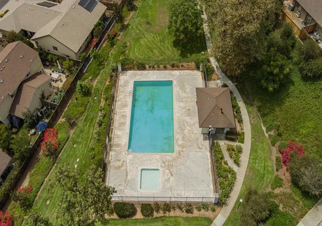 Listing Photo 4 - Condo for sale in building located at 261 Parkside, Escondido, CA 92026