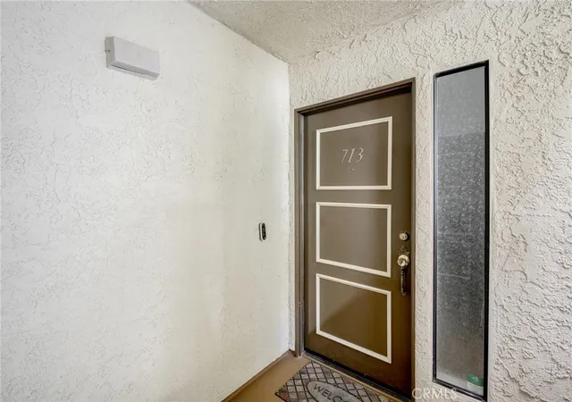 Photo 3 of Sale Pending at 27907 Tyler #713, Canyon Country, CA 91387 | MLS# SR26164264 | Listing updated on 2026-09-25