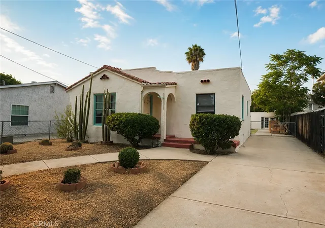 Photo 2 of Single family home for sale at 212 11th Street, Redlands, CA 92374 | MLS# IG26164622 | Listing updated on 2026-09-14