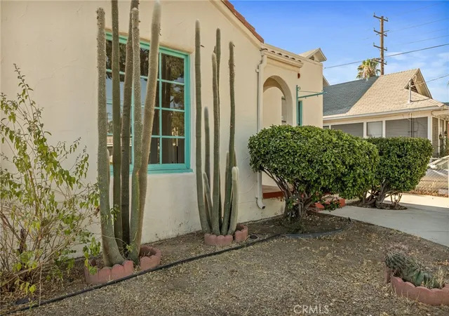 Photo 3 of Single family home for sale at 212 11th Street, Redlands, CA 92374 | MLS# IG26164622 | Listing updated on 2026-09-14