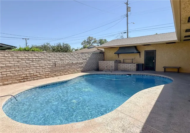 Photo 2 of Single family home for sale at 1504 El Toro, Bakersfield, CA 93304 | MLS# NS26164675 | Listing updated on 2026-09-14