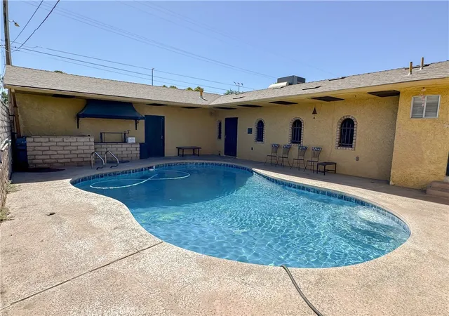 Photo 3 of Single family home for sale at 1504 El Toro, Bakersfield, CA 93304 | MLS# NS26164675 | Listing updated on 2026-09-14