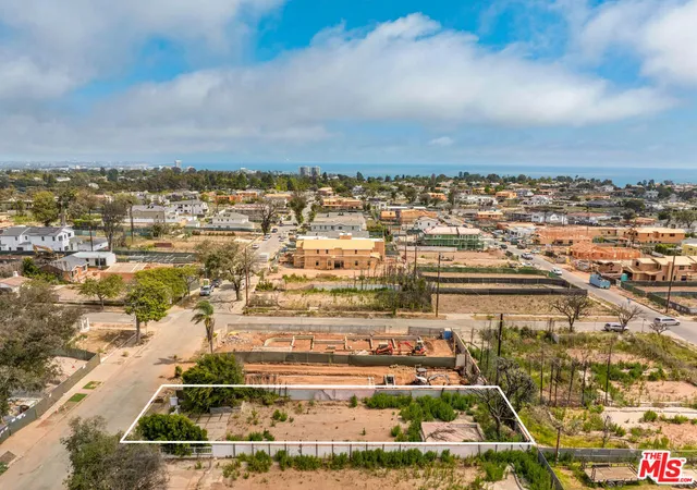 Photo 1 of Sale Pending at 911 Hartzell St, Pacific Palisades, CA 90272 | MLS# 26849417 | Listing updated on 2026-10-29
