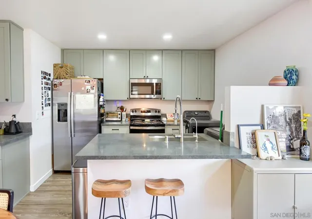 Listing Photo 4 - Condo for sale in building located at 8090 Camino Kiosco, San Diego, CA 92122