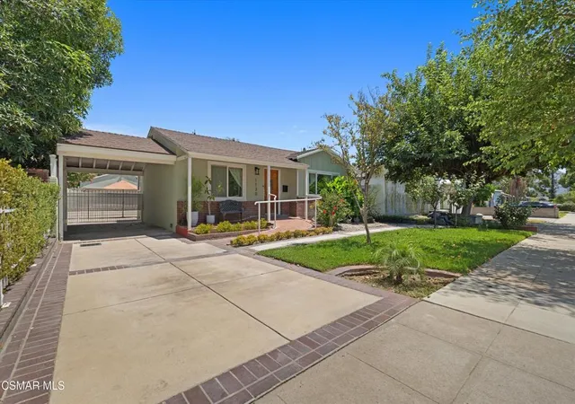 Photo 3 of Single family home for sale at 1130 N Maple St, Burbank, CA 91505 | MLS# 226003589 | Listing updated on 2026-09-14