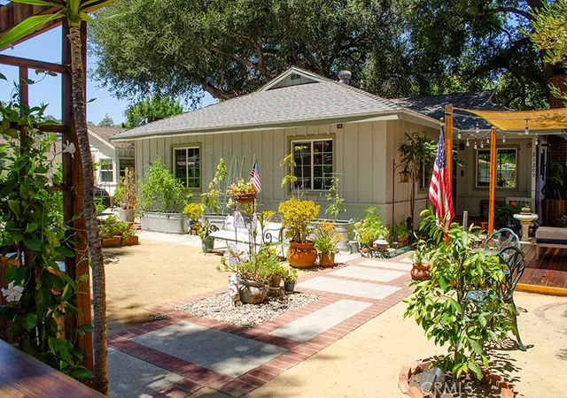 Photo 3 of Single family home for sale at 21209 Dumetz Rd, Woodland Hills, CA 91364 | MLS# SR26164696 | Listing updated on 2026-10-04