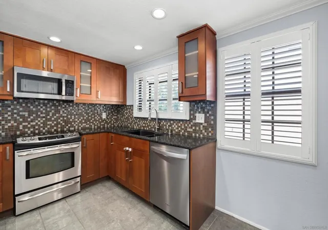 Listing Photo 4 - Condo for sale in building located at 1411 Robinson Ave, San Diego, CA 92103 - Unit #14