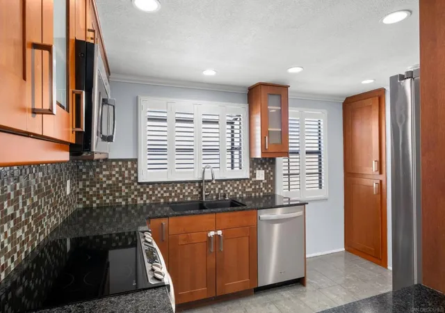 Listing Photo 5 - Condo for sale in building located at 1411 Robinson Ave, San Diego, CA 92103 - Unit #14
