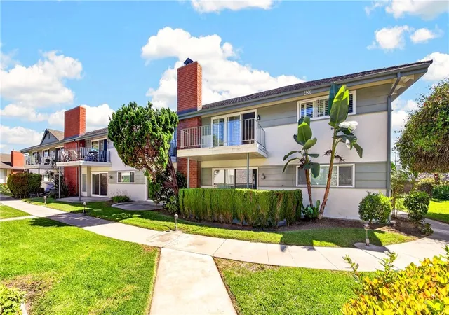 Photo 2 of Sale Pending at 22831 Nadine Cir #B, Torrance, CA 90505 | MLS# SB26164937 | Listing updated on 2026-09-26