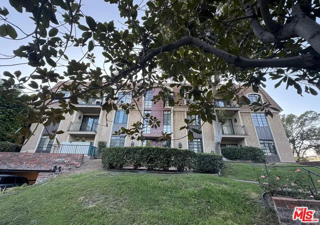 Listing Photo 5 - Condo for sale in building located at 801 S Plymouth Blvd, Los Angeles, CA 90005 - Unit #302