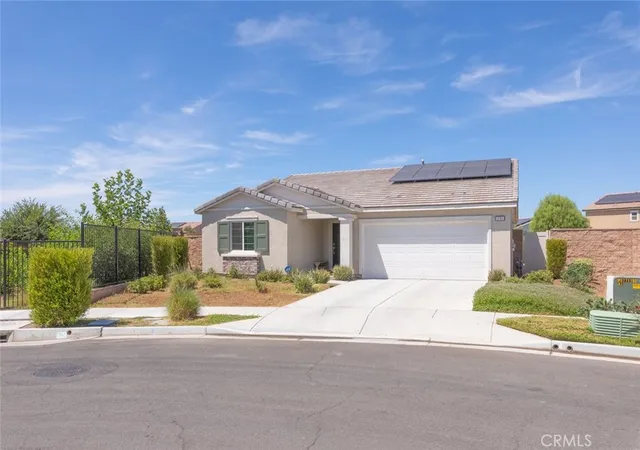Photo 3 of Sale Pending at 1281 Justice Pl, Hemet, CA 92543 | MLS# SW26165686 | Listing updated on 2026-09-15