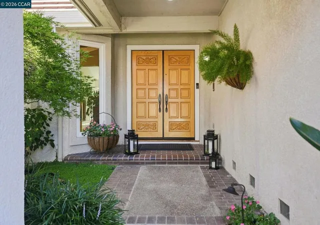 Photo 3 of Sale Pending at 10 Edinburgh Pl, Danville, CA 94526 | MLS# 41143265 | Listing updated on 2026-09-22