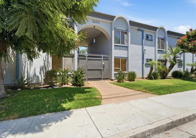 Photo 2 of Sale Pending at 1450 Iris Ave #4, Imperial Beach, CA 91932 | MLS# SW26154675 | Listing updated on 2026-09-14