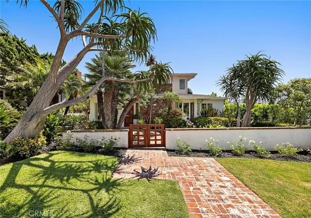 Photo 2 of Sale Pending at 429 Aster, Laguna Beach, CA 92651 | MLS# LG26166788 | Listing updated on 2026-10-02