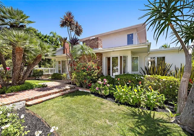 Photo 3 of Sale Pending at 429 Aster, Laguna Beach, CA 92651 | MLS# LG26166788 | Listing updated on 2026-10-02
