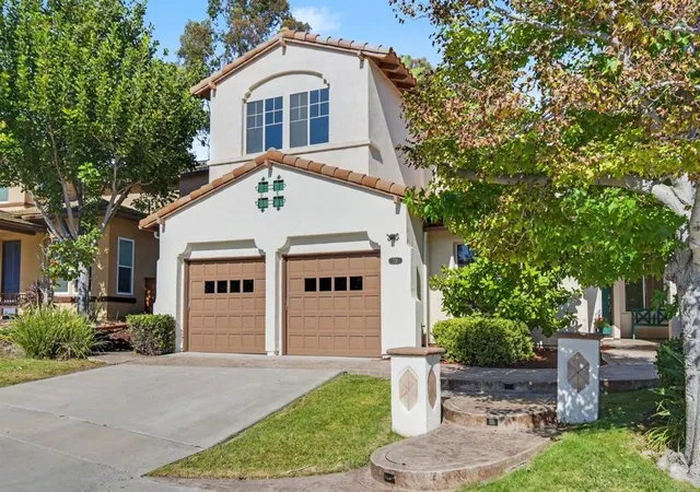 Photo 3 of Sale Pending at 731 Pueblo Pl, Chula Vista, CA 91914 | MLS# PTP2605815 | Listing updated on 2026-10-02