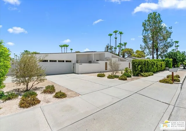 Photo 3 of Sale Pending at 2260 N Aurora Dr, Palm Springs, CA 92262 | MLS# 26865173PS | Listing updated on 2026-09-14