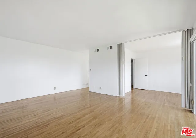 Listing Photo 4 - Condo for sale in building located at 4065 Ursula Ave, Los Angeles, CA 90008 - Unit #6