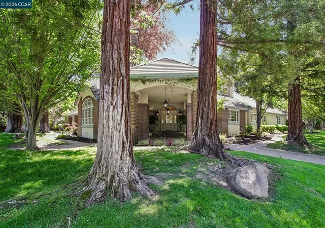 Photo 4 of Single family home for sale at 31 Tierra Verde Ct, Walnut Creek, CA 94598 | MLS# 41143674 | Listing updated on 2026-09-14