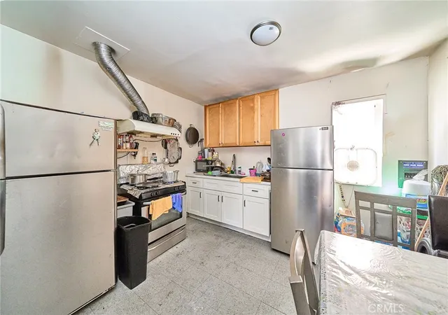 Listing Photo 5 - Condo for sale in building located at 2001 W Myrtle, Santa Ana, CA 92703