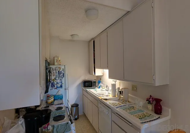Photo 4 of Sale Pending at 1885 Diamond #308, San Diego, CA 92109 | MLS# 260018912SD | Listing updated on 2026-09-15