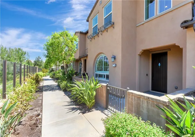 Townhouse for sale at 76 Finch, Lake Forest, CA 92630 | MLS# NP26165839