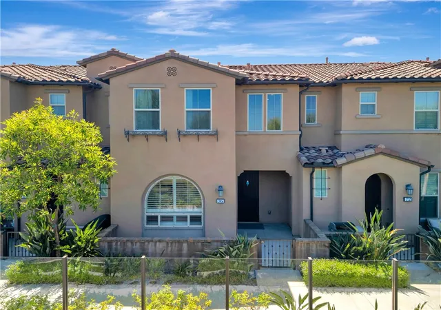 Photo 2 of Townhouse for sale at 76 Finch, Lake Forest, CA 92630 | MLS# NP26165839 | Listing updated on 2026-09-14