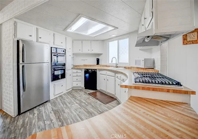 Photo 3 of Manufactured home for sale at 18601 Newland St #89, Huntington Beach, CA 92646 | MLS# NP26168930 | Listing updated on 2026-10-06