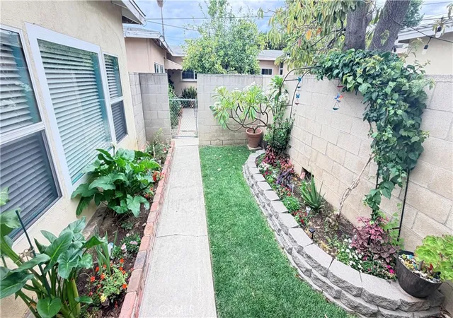 Listing Photo 4 - Condo for sale in building located at 838 Sycamore Ct, Upland, CA 91786