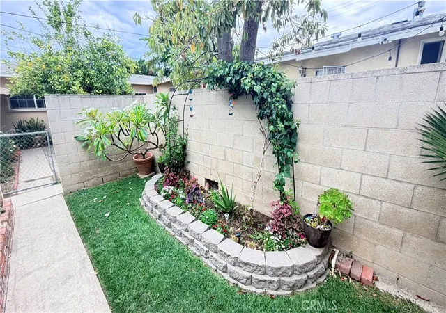 Listing Photo 5 - Condo for sale in building located at 838 Sycamore Ct, Upland, CA 91786