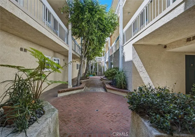 Photo 3 of Condo for sale at 4807 Beck Ave #4, Valley Village, CA 91601 | MLS# CV26168759 | Listing updated on 2026-09-14