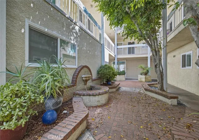 Photo 4 of Condo for sale at 4807 Beck Ave #4, Valley Village, CA 91601 | MLS# CV26168759 | Listing updated on 2026-09-14