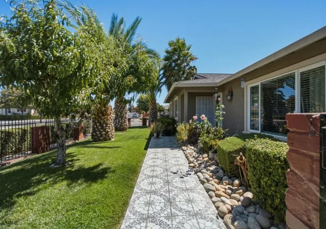 Photo 2 of Single family home for sale at 610 Memorial Dr, Hollister, CA 95023 | MLS# ML82052142 | Listing updated on 2026-09-16
