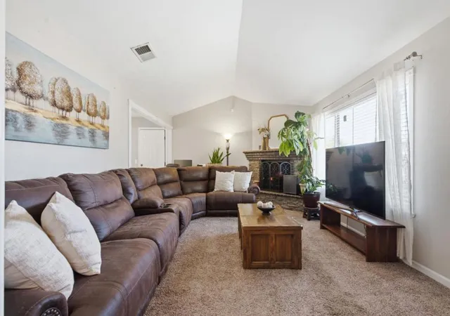 Photo 3 of Single family home for sale at 610 Memorial Dr, Hollister, CA 95023 | MLS# ML82052142 | Listing updated on 2026-09-16