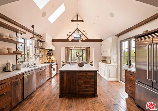 Photo 4 of Sale Pending at 2356 Hollyridge Dr, Los Angeles, CA 90068 | MLS# 26867029 | Listing updated on 2026-09-29