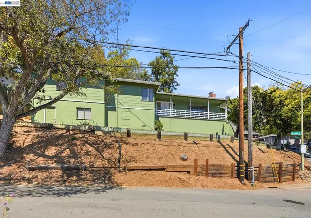Photo 1 of Single family home for sale at 5760 Leona St, Oakland, CA 94605 | MLS# 41143763 | Listing updated on 2026-09-14