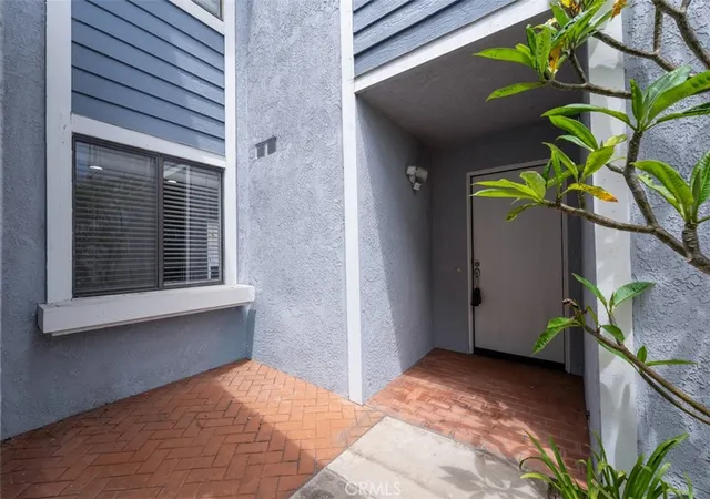 Photo 3 of Condo for sale at 939 West 19th, Costa Mesa, CA 92627 | MLS# LG26169664 | Listing updated on 2026-10-03