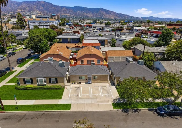Listing Photo 5 - Condo for sale in building located at 1004 W Clark, Burbank, CA 91506