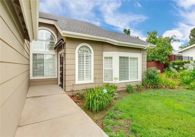 Photo 2 of Sale Pending at 625 Greenwood Ct, Redlands, CA 92373 | MLS# IG26169702 | Listing updated on 2026-09-14