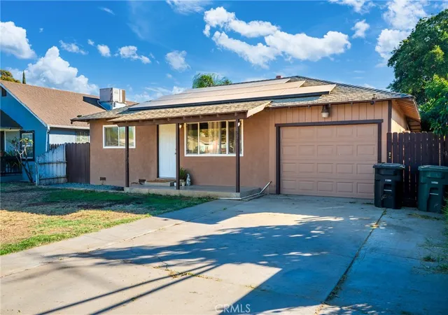 Photo 3 of Single family home for sale at 567 East St, Waterford, CA 95386 | MLS# MC26169920 | Listing updated on 2026-09-14
