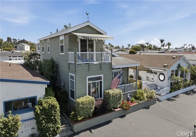 Photo 3 of Manufactured home for sale at 40 Saratoga, Newport Beach, CA 92660 | MLS# NP26162682 | Listing updated on 2026-09-30