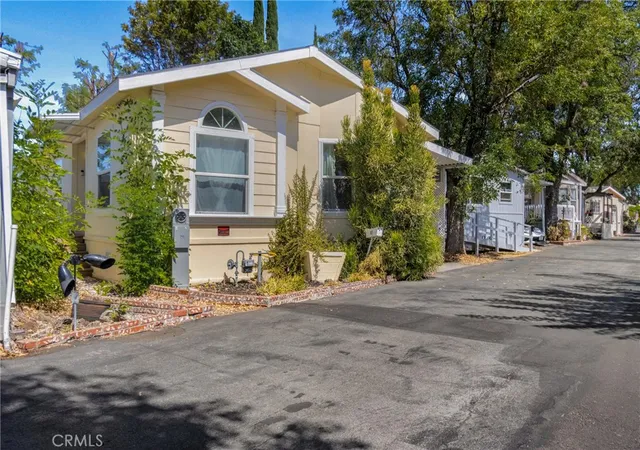 Photo 2 of Manufactured home for sale at 4201 Topanga Cyn #63, Woodland Hills, CA 91364 | MLS# SR26168515 | Listing updated on 2026-09-14