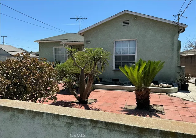 Photo 2 of Sale Pending at 1418 W Burnett, Long Beach, CA 90810 | MLS# PW26167023 | Listing updated on 2026-09-15