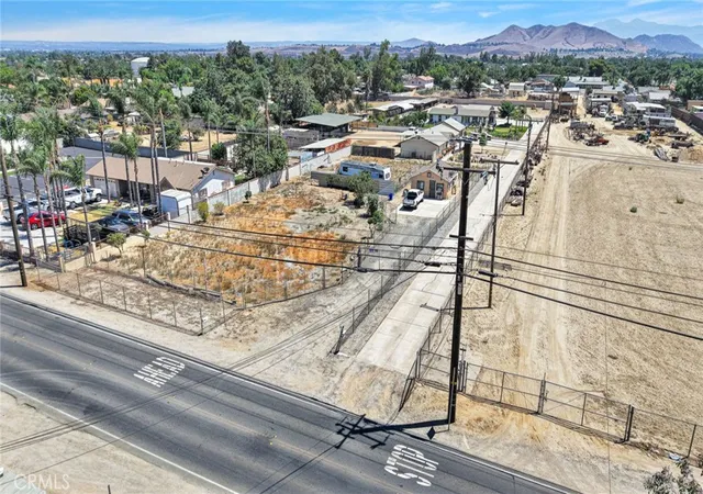 Photo 4 of Sale Pending at 8082 Jurupa Valley Rd, Jurupa Valley, CA 91752 | MLS# HD26170445 | Listing updated on 2026-09-15
