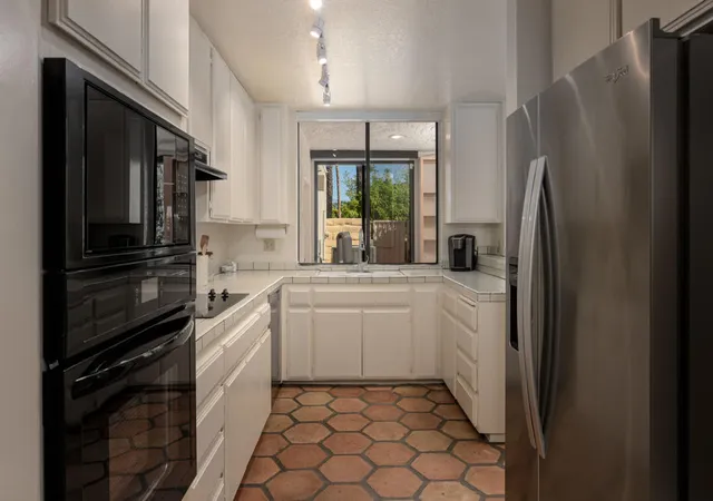 Listing Photo 4 - Condo for sale in building located at 2884 Sundance Cir W, Palm Springs, CA 92262