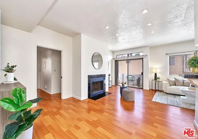 Listing Photo 4 - Condo for sale in building located at 431 S Kingsley Dr, Los Angeles, CA 90020 - Unit #205