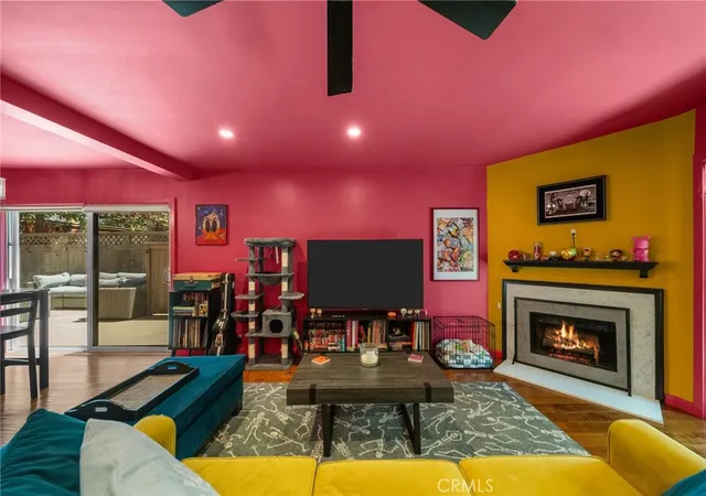 Photo 2 of Townhouse for sale at 612 Wilcox Ave, Los Angeles, CA 90004 | MLS# BB26101979 | Listing updated on 2026-09-15